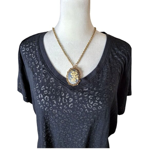 Vintage Gerrys Gold,Blue,White Gold Tone Victorian Rose Cameo Brooch Necklace - Picture 12 of 12